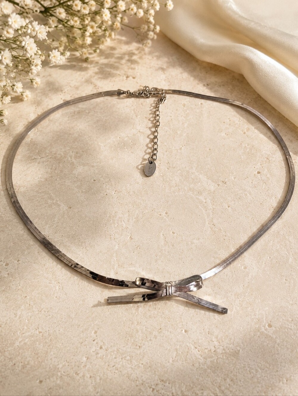 🎀 Claire's Elegant Silver Bow Choker Necklace 🎀